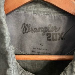 Men’s Wrangler grey distressed button down long sleeve shirt XL